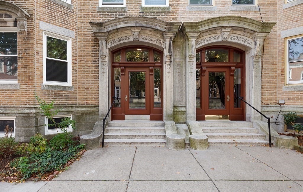 2 Euston Street, Unit 5 Brookline, MA 02446 - Photo 3 of 10