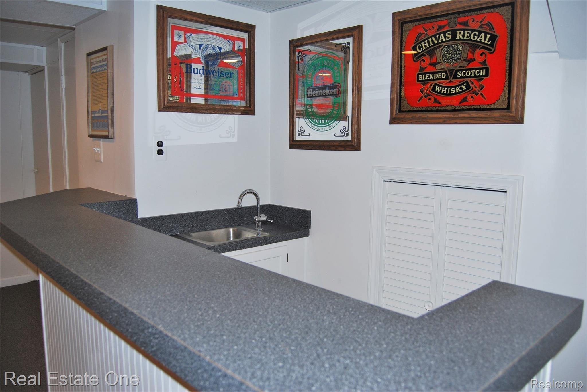 327 Silvervale Drive Rochester, MI 48309 - Photo 33 of 43 WET BAR. VIEW the 3D TOUR at https://app.cloudpano.com/tours/XGcwBYBW7K?mls=1