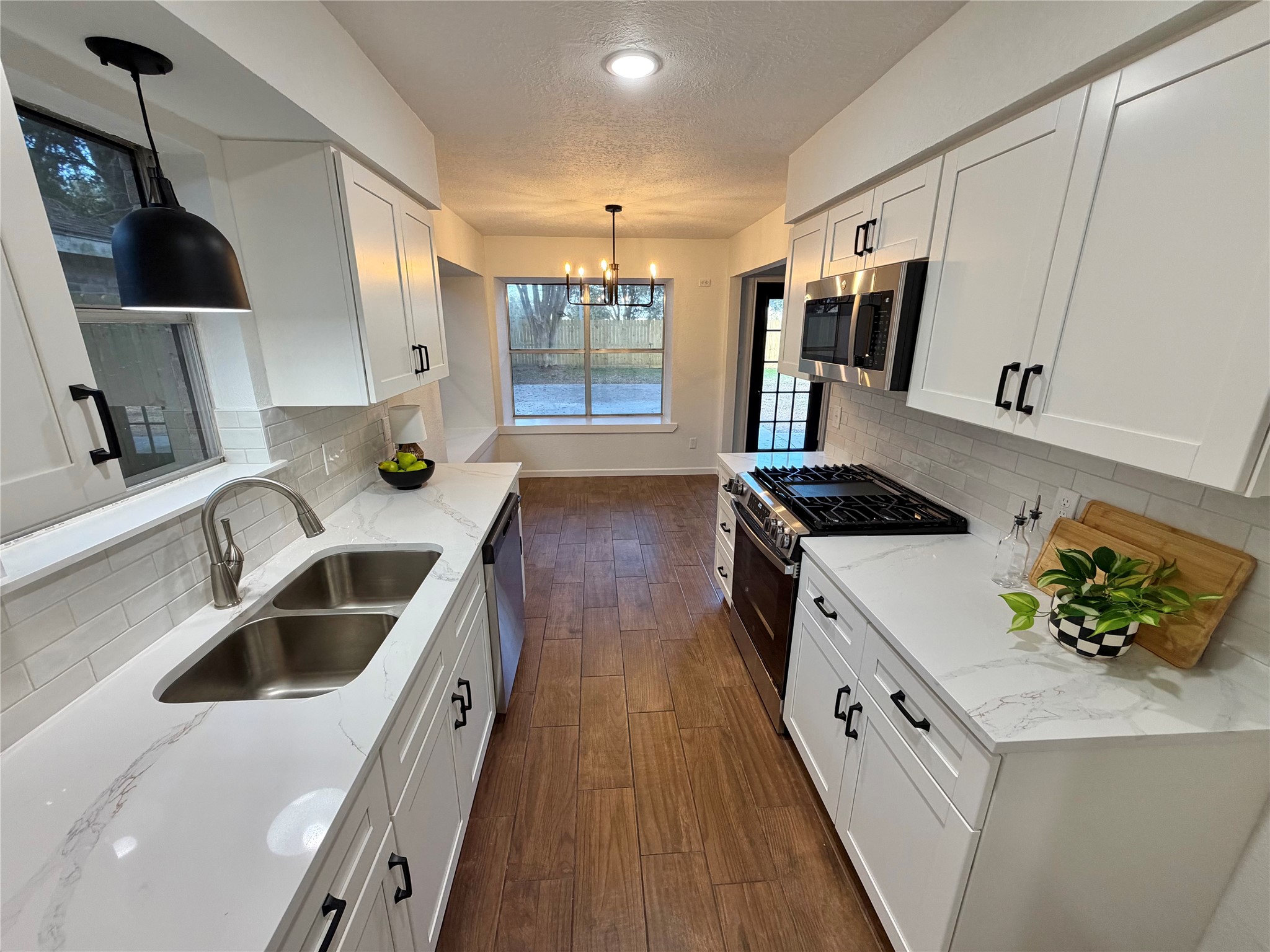 1017 Crossing Road Angleton, TX 77515 - Photo 15 of 35