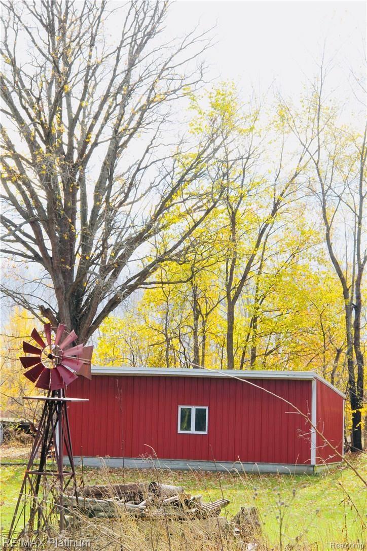 1031 South Elliott Road Fowlerville, MI 48836 - Photo 23 of 39 Picture Perfect Setting