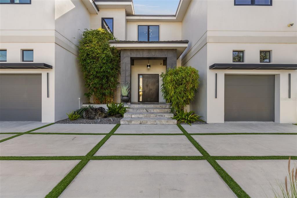 4924 West San Rafael Street Tampa, FL 33629 - Photo 4 of 64 a front view of a house with garden