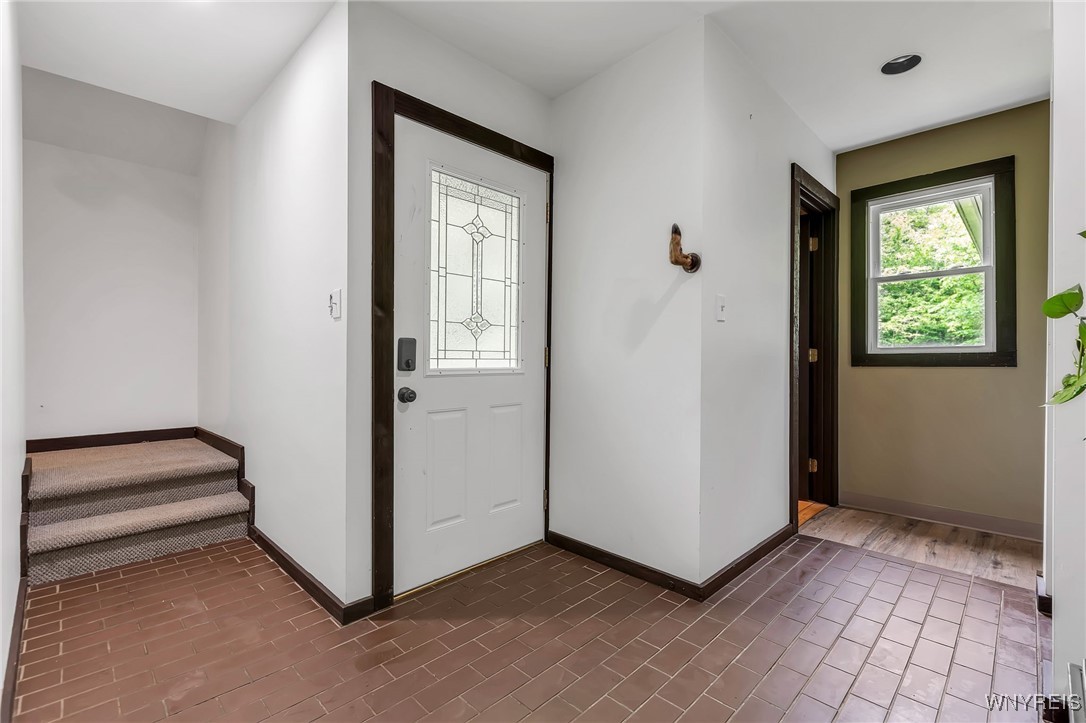 28 Woodstock Road Concord, NY 14069 - Photo 2 of 49