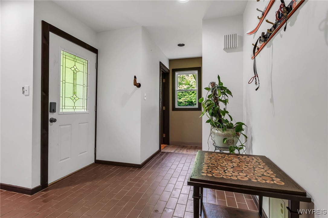 28 Woodstock Road Concord, NY 14069 - Photo 3 of 49