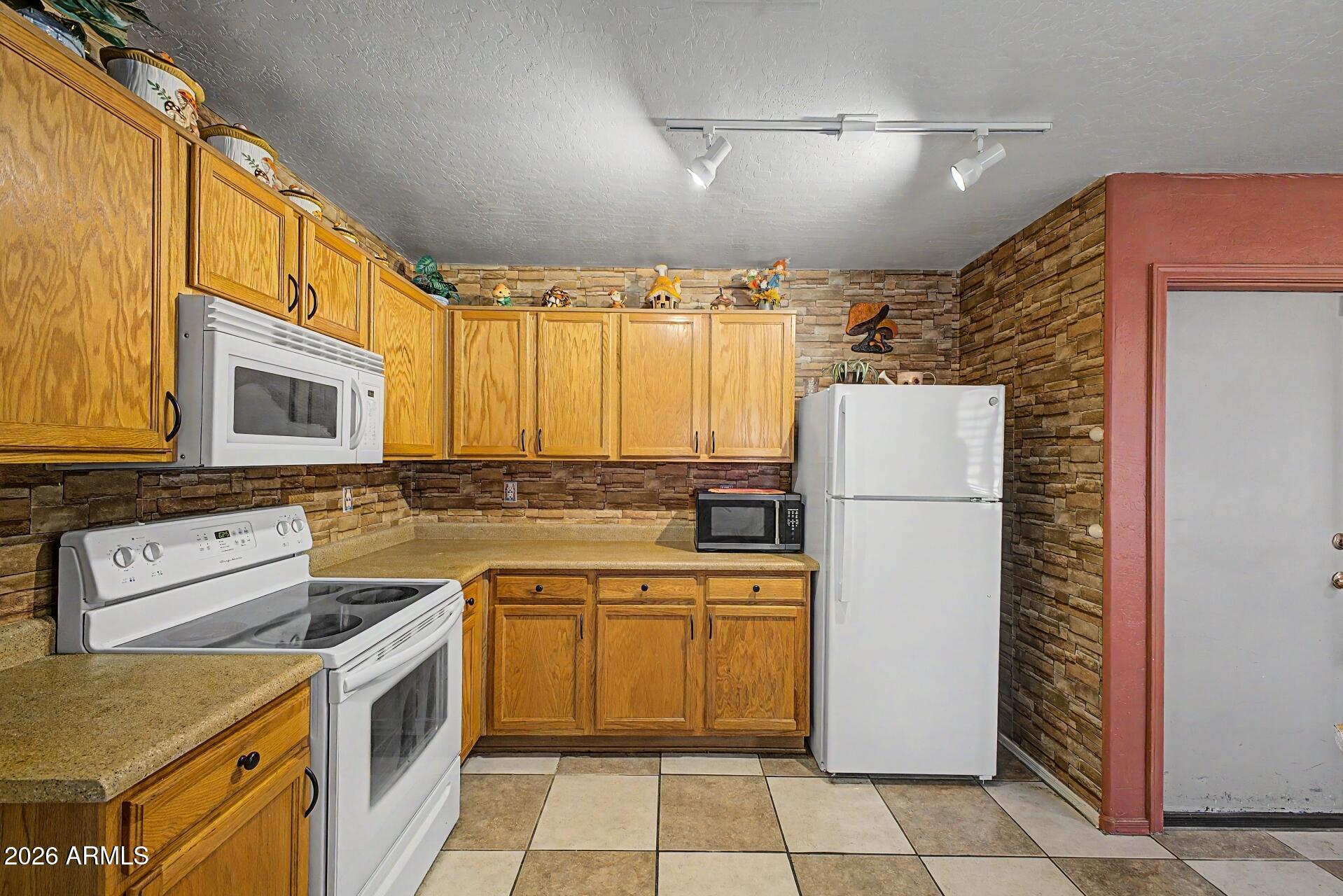 3691 South Conestoga Road Apache Junction, AZ 85119 - Photo 13 of 31 a kitchen with a stove a sink and a refrigerator