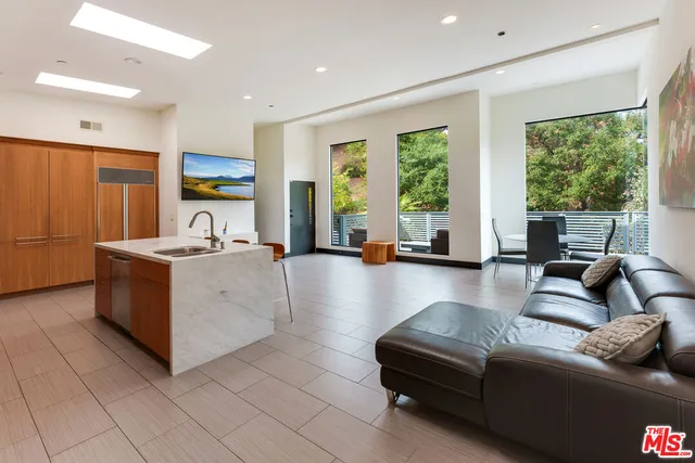 $7,998 | 2929 Passmore Drive, Los Angeles, CA 90068