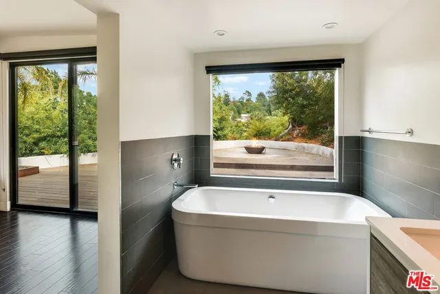 $7,998 | 2929 Passmore Drive, Los Angeles, CA 90068