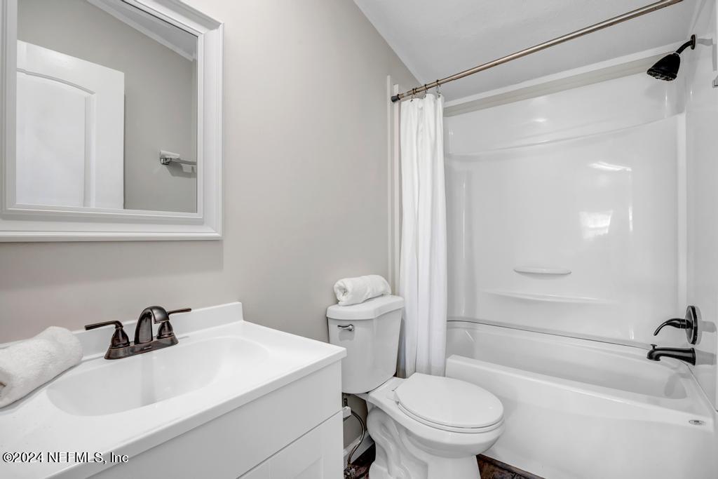 5677 Christian Camp Road Keystone Heights, FL 32656 - Photo 24 of 33 Guest bathroom