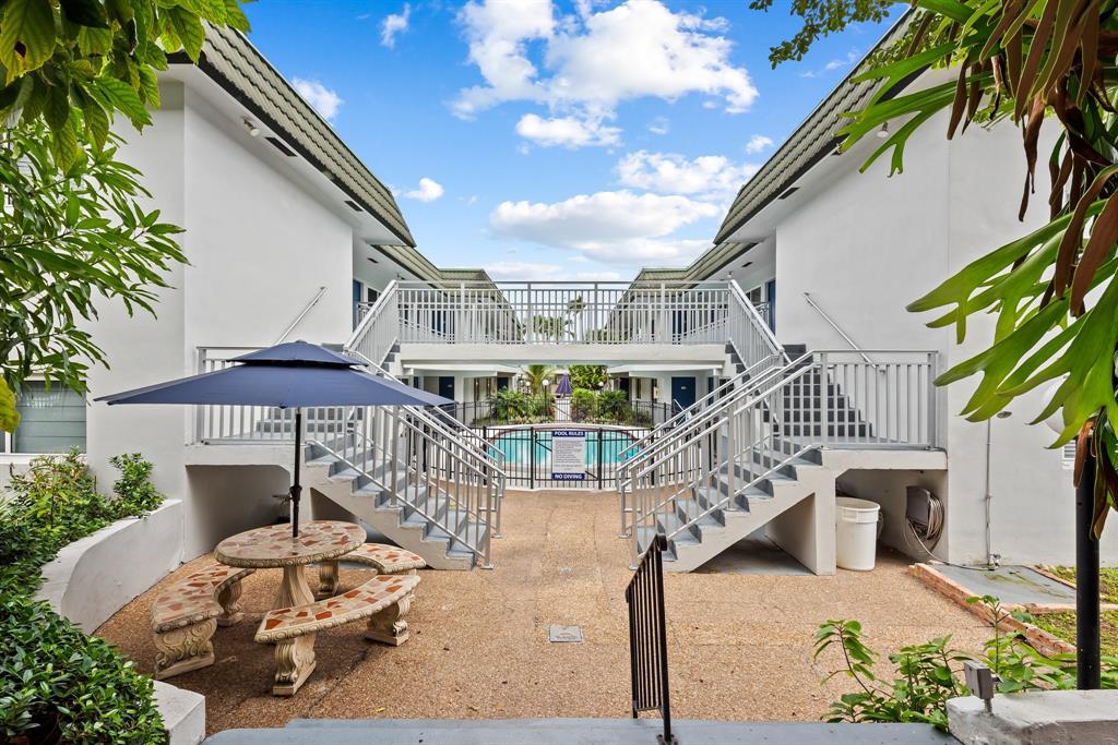 1000 Southeast 15th Street, Unit 103 Fort Lauderdale, FL 33316 - Photo 12 of 15 a view of a house with backyard and sitting area