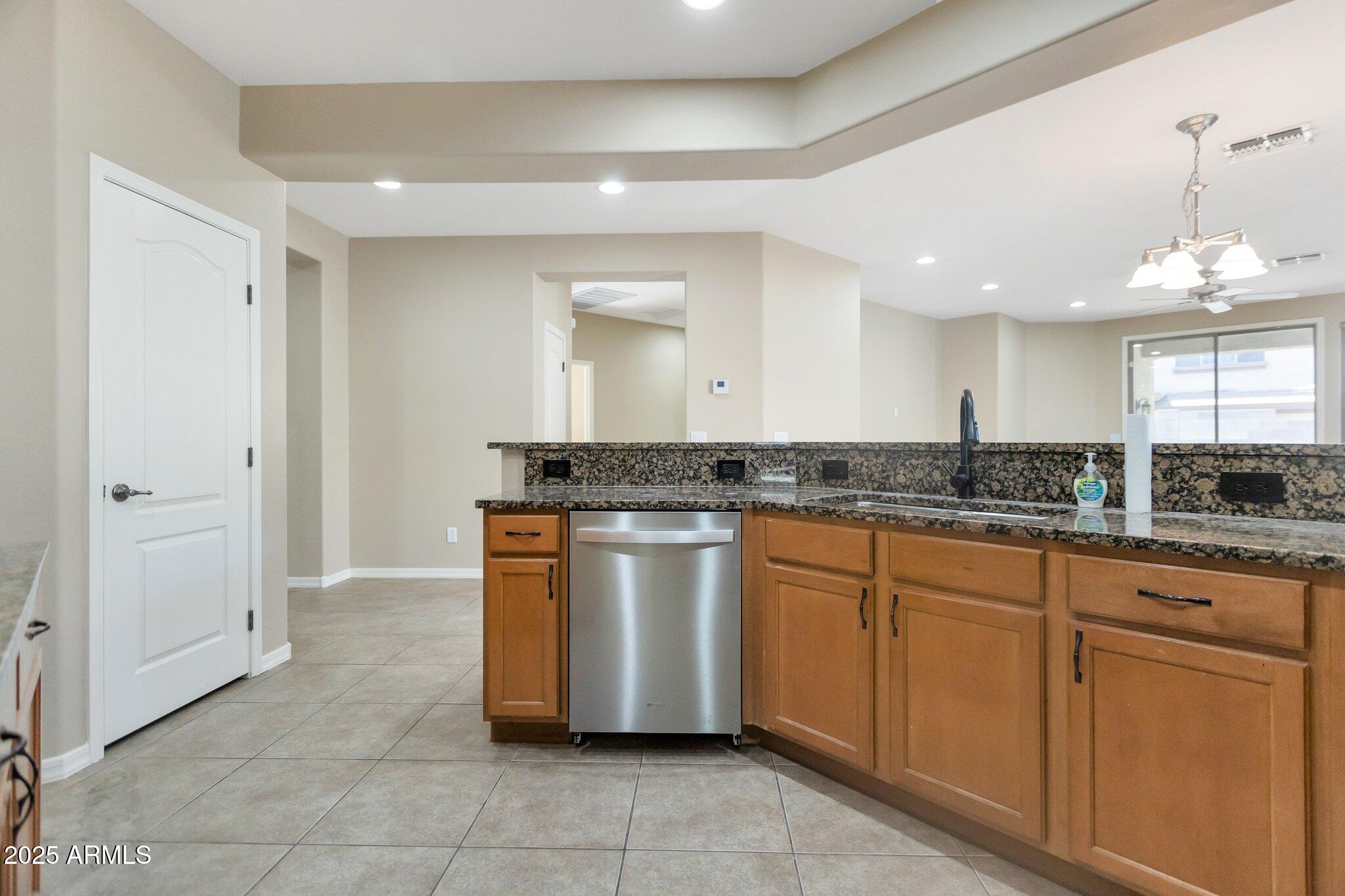 29356 North 67th Avenue Peoria, AZ 85383 - Photo 4 of 17 6-web-or-mls-Qp-5387