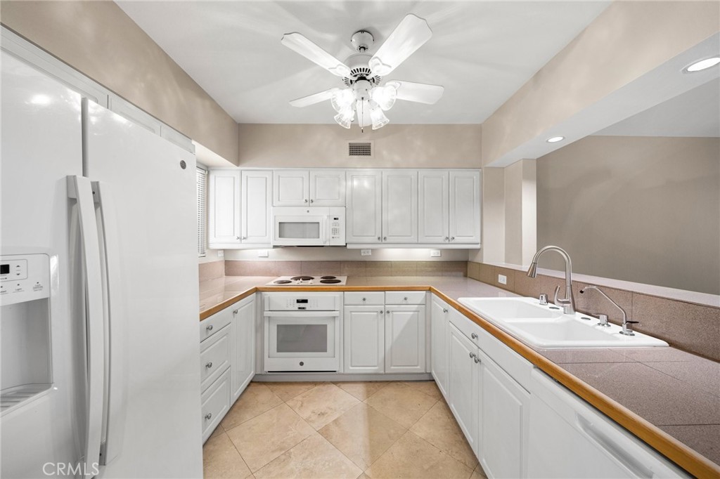 25432 Sea Bluffs Drive, Unit 302 Dana Point, CA 92629 - Photo 4 of 30