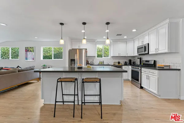$5,750 | 5211 Allott Avenue, Sherman Oaks, CA 91401