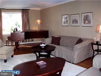 82 Pugh Road Wayne, PA 19087 - Photo 3 of 12 Living Room