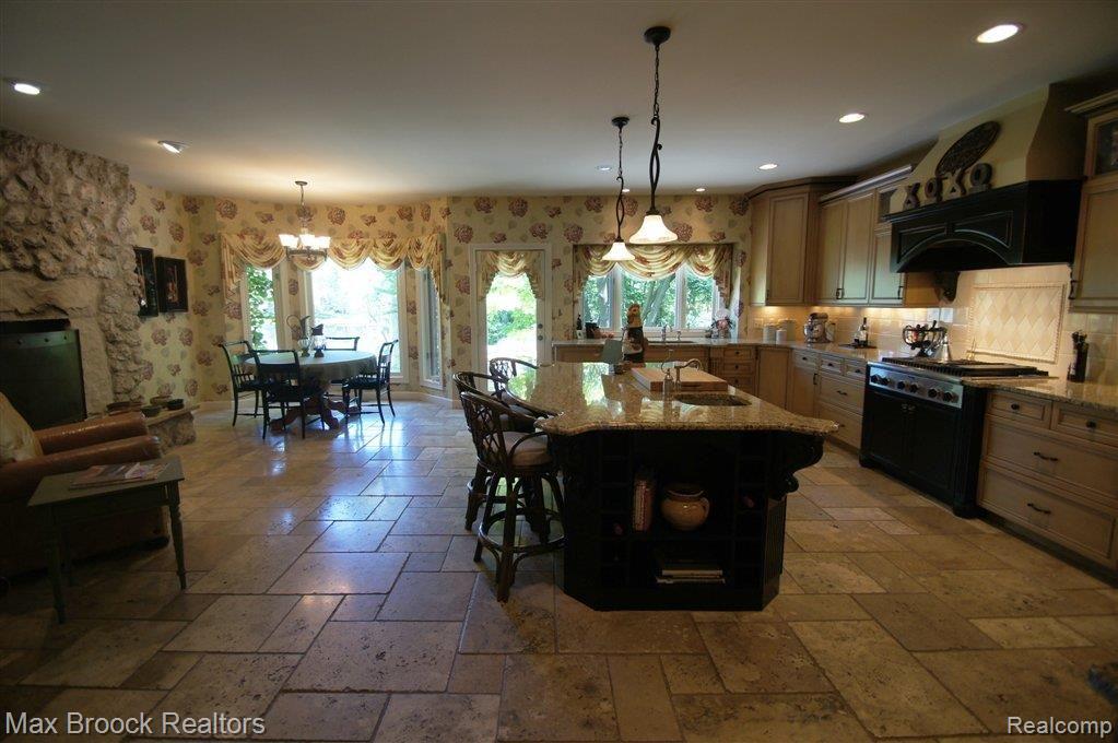 7632 Devins Ridge Clarkston, MI 48348 - Photo 13 of 25 KITCHEN AND HEARTH.JPG