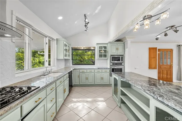 $1,899,000 | 3916 Carnavon Way, Los Angeles, CA 90027