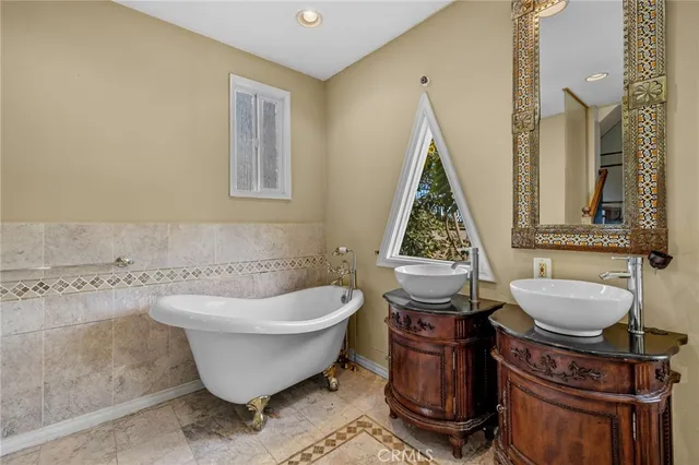 $1,899,000 | 3916 Carnavon Way, Los Angeles, CA 90027