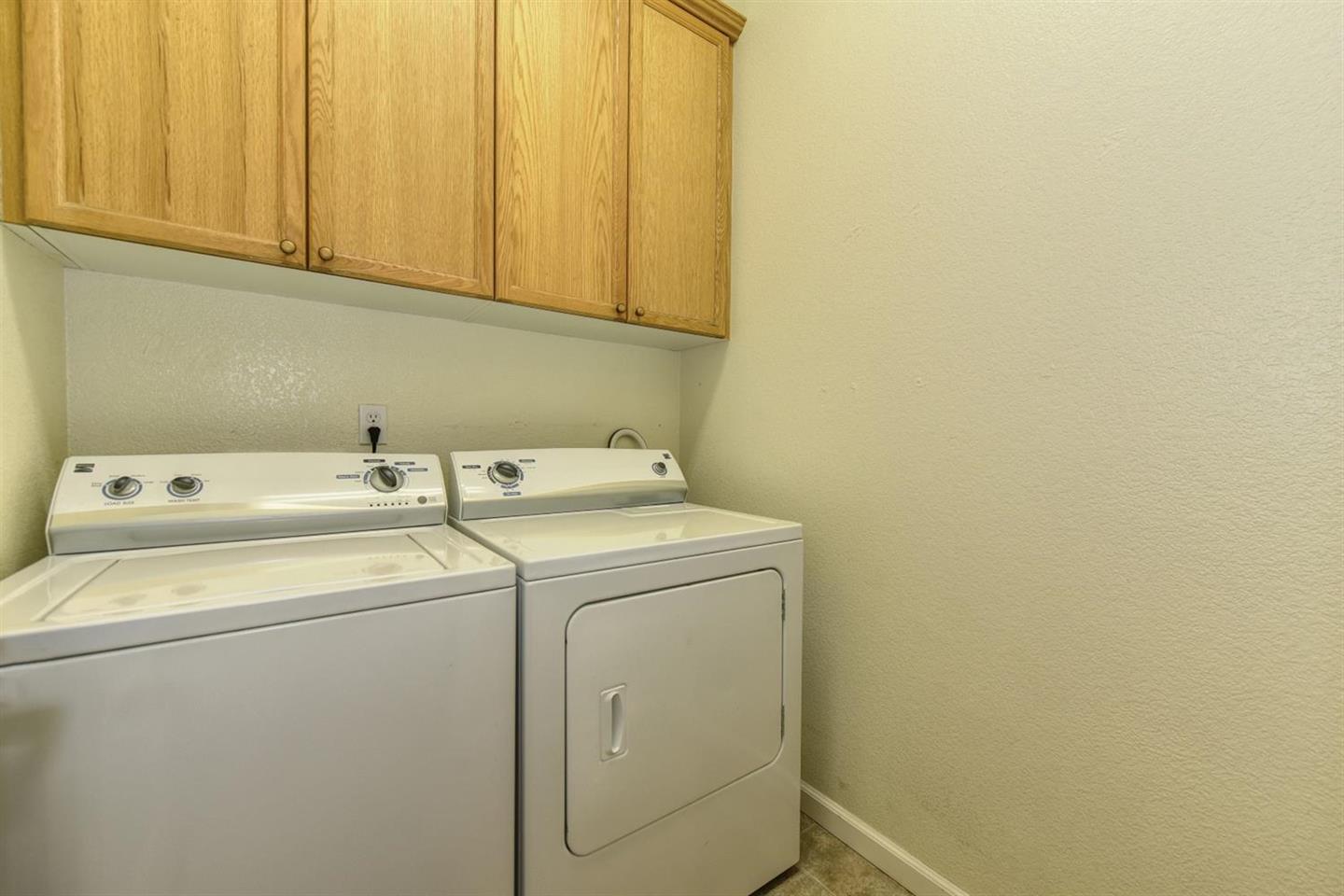 3557 Rainsong Circle Rancho Cordova, CA 95670 - Photo 21 of 27 a utility room with dryer and washer