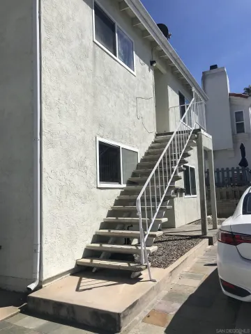 a view of entryway and hall