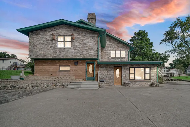 $619,000 | 20973 North Lake Drive, Walkerton, IN 46574