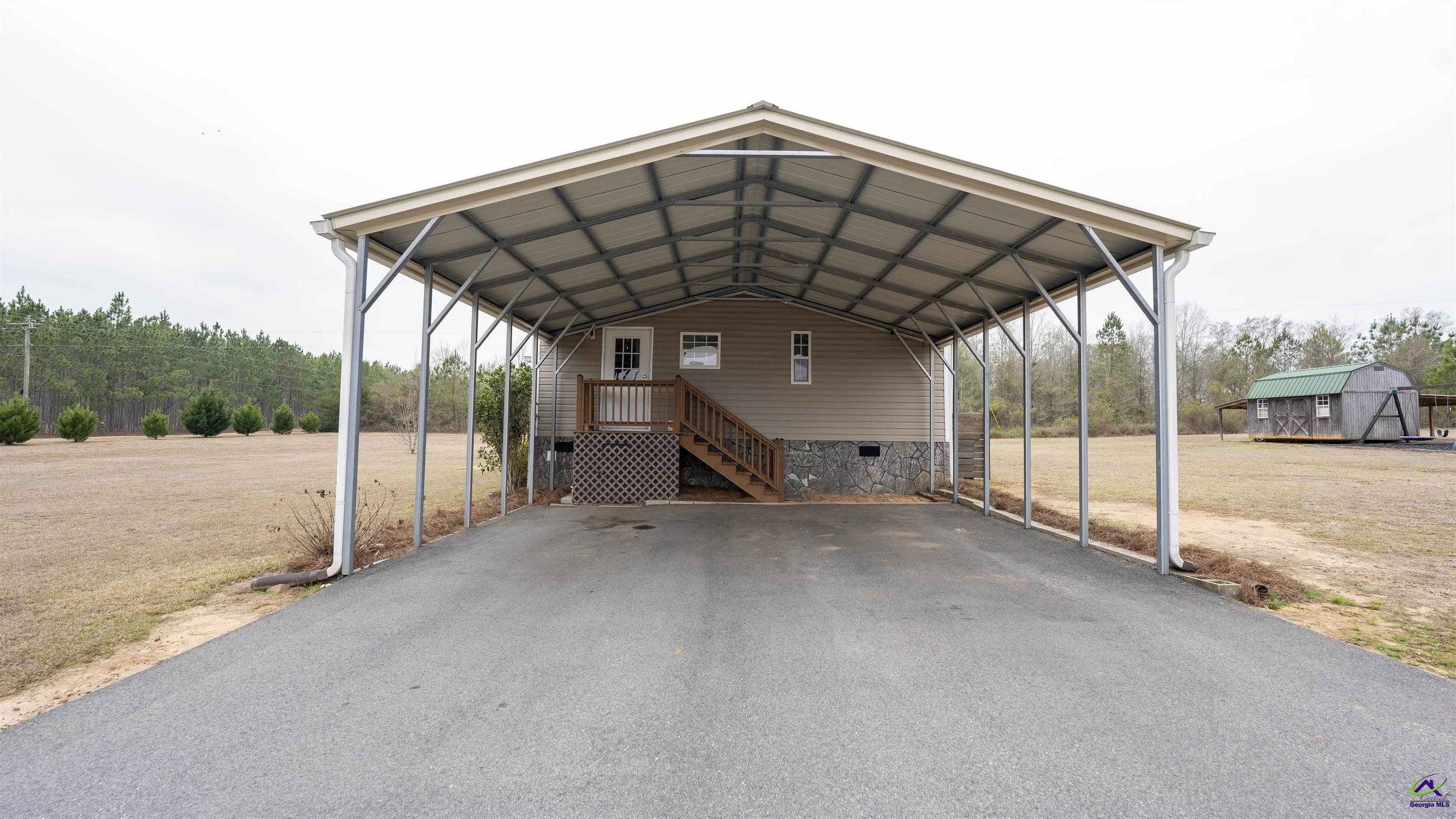 500 Old Milledgeville Road Cochran, GA 31014 - Photo 27 of 48 a view of a roof deck
