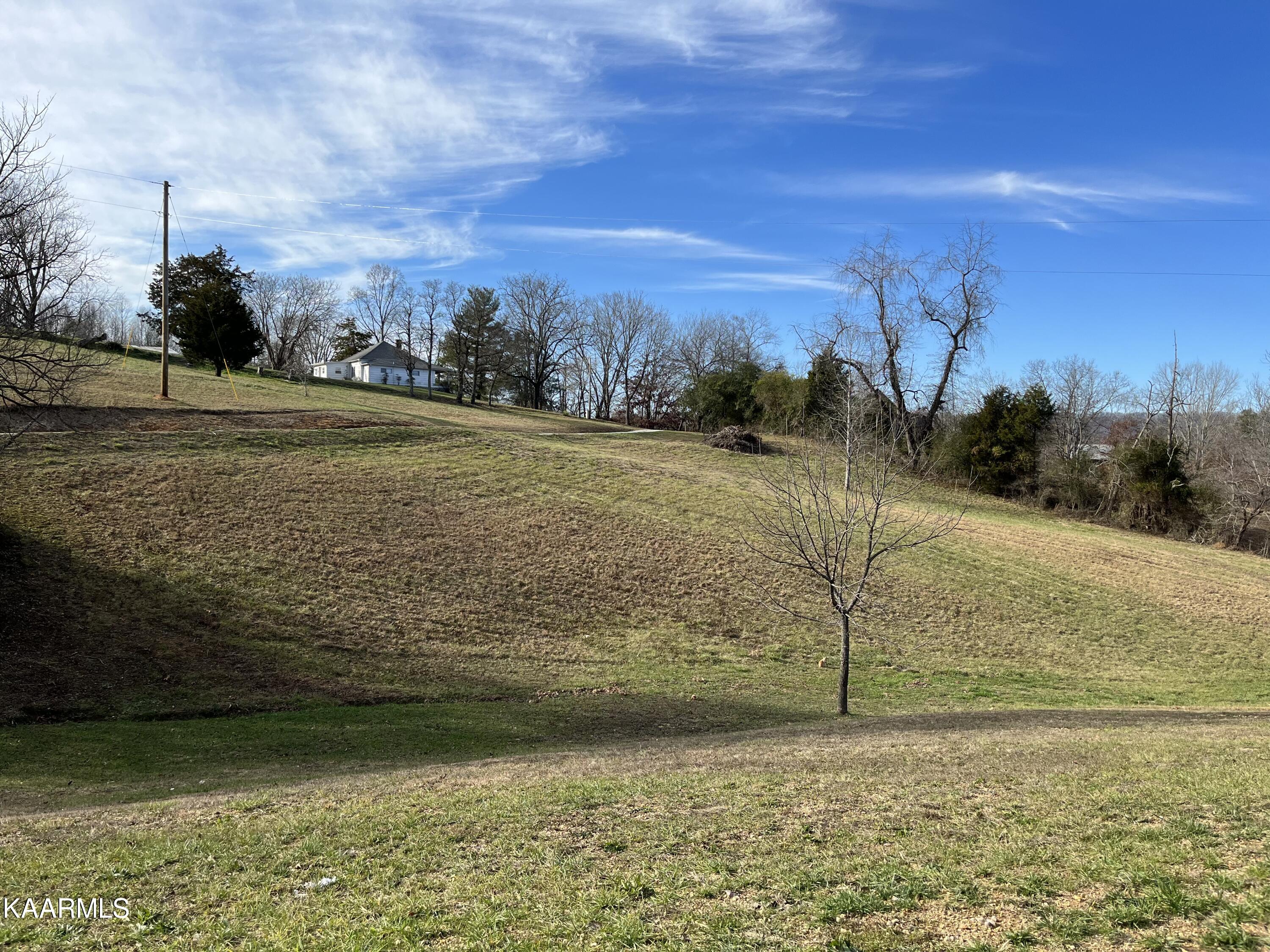 1038 Coolidge Road La Follette, TN 37766 - Photo 2 of 16 DF1F6042-2B3C-4A13-ABDC-828D7120E41E