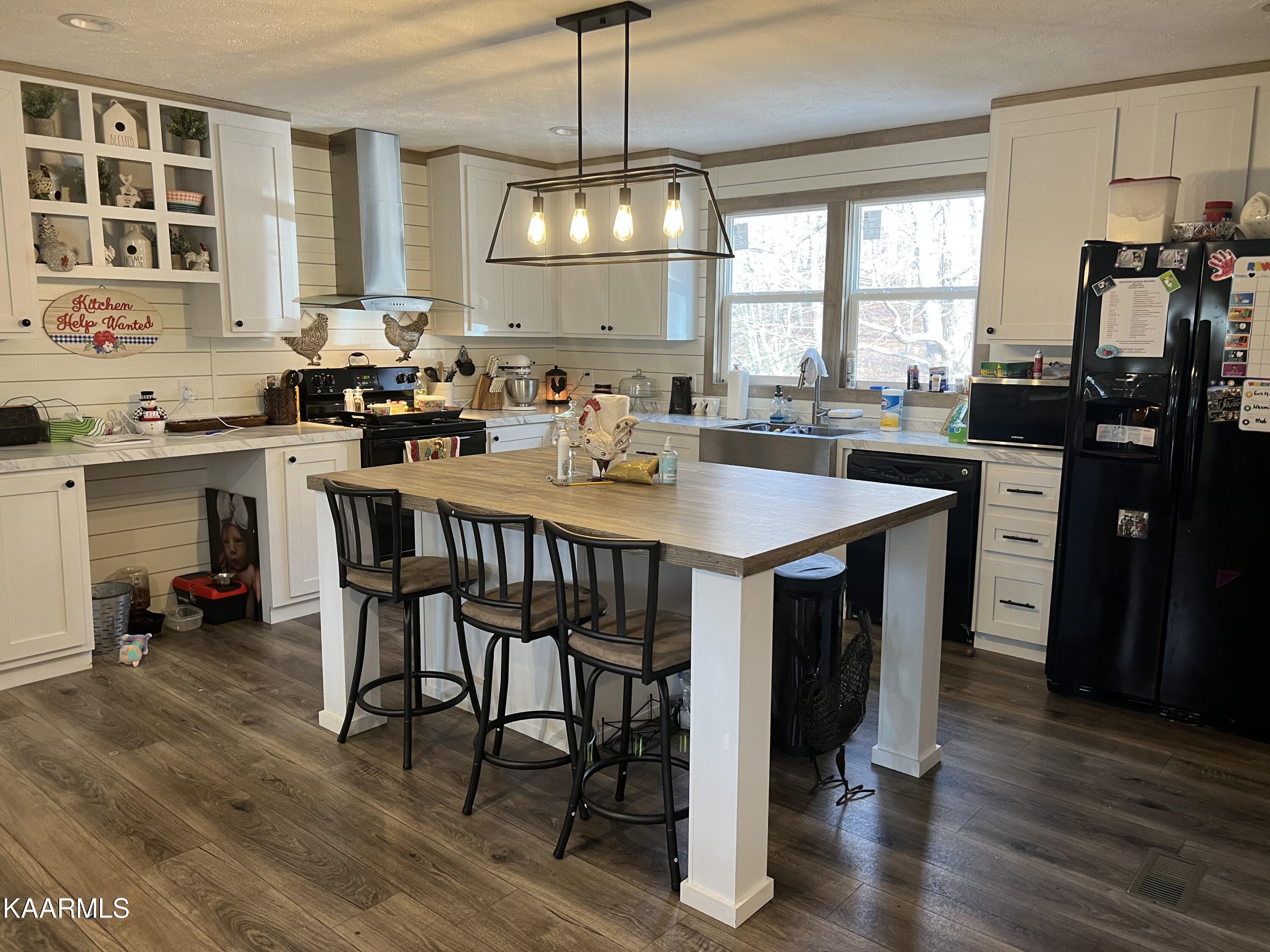 1038 Coolidge Road La Follette, TN 37766 - Photo 4 of 16 4AB83108-A5E5-4914-84DA-FB5D13AD55AA