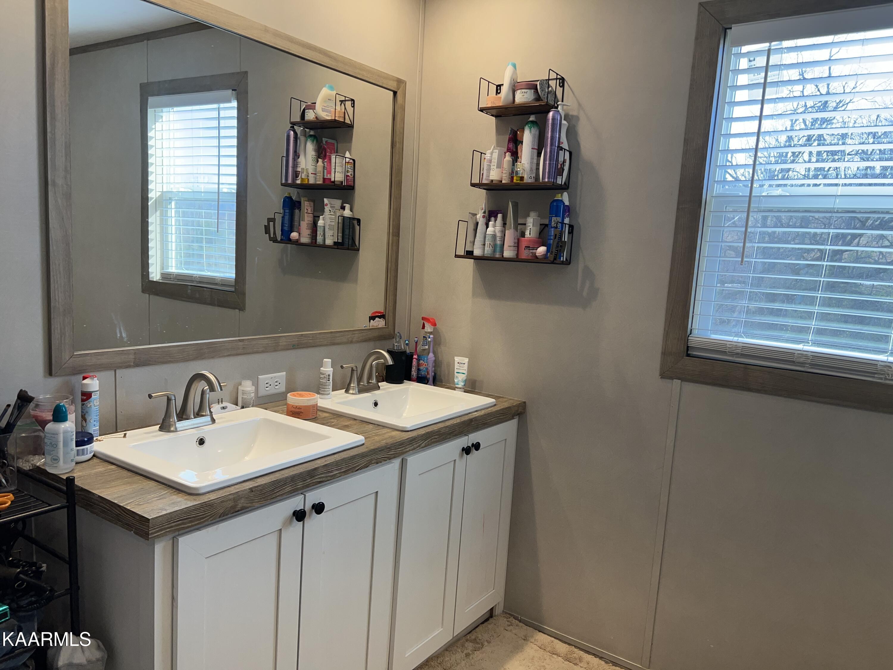 1038 Coolidge Road La Follette, TN 37766 - Photo 8 of 16 245BAE66-5304-4818-A200-2A777FAA6DDD