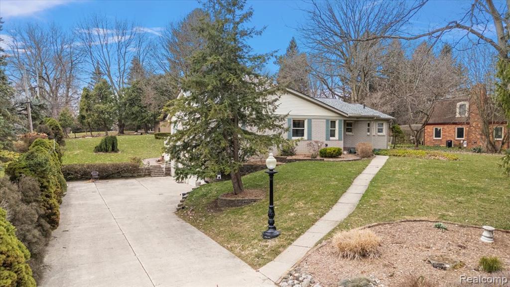 847 Leinster Road Rochester, MI 48309 - Photo 3 of 48