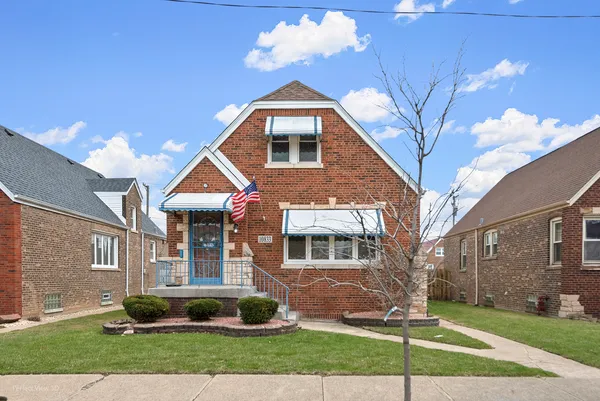 $324,900 | 10833 South Ave M, Chicago, IL 60617