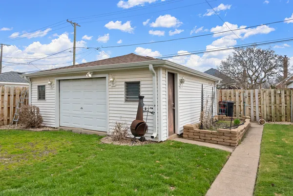 $324,900 | 10833 South Ave M, Chicago, IL 60617