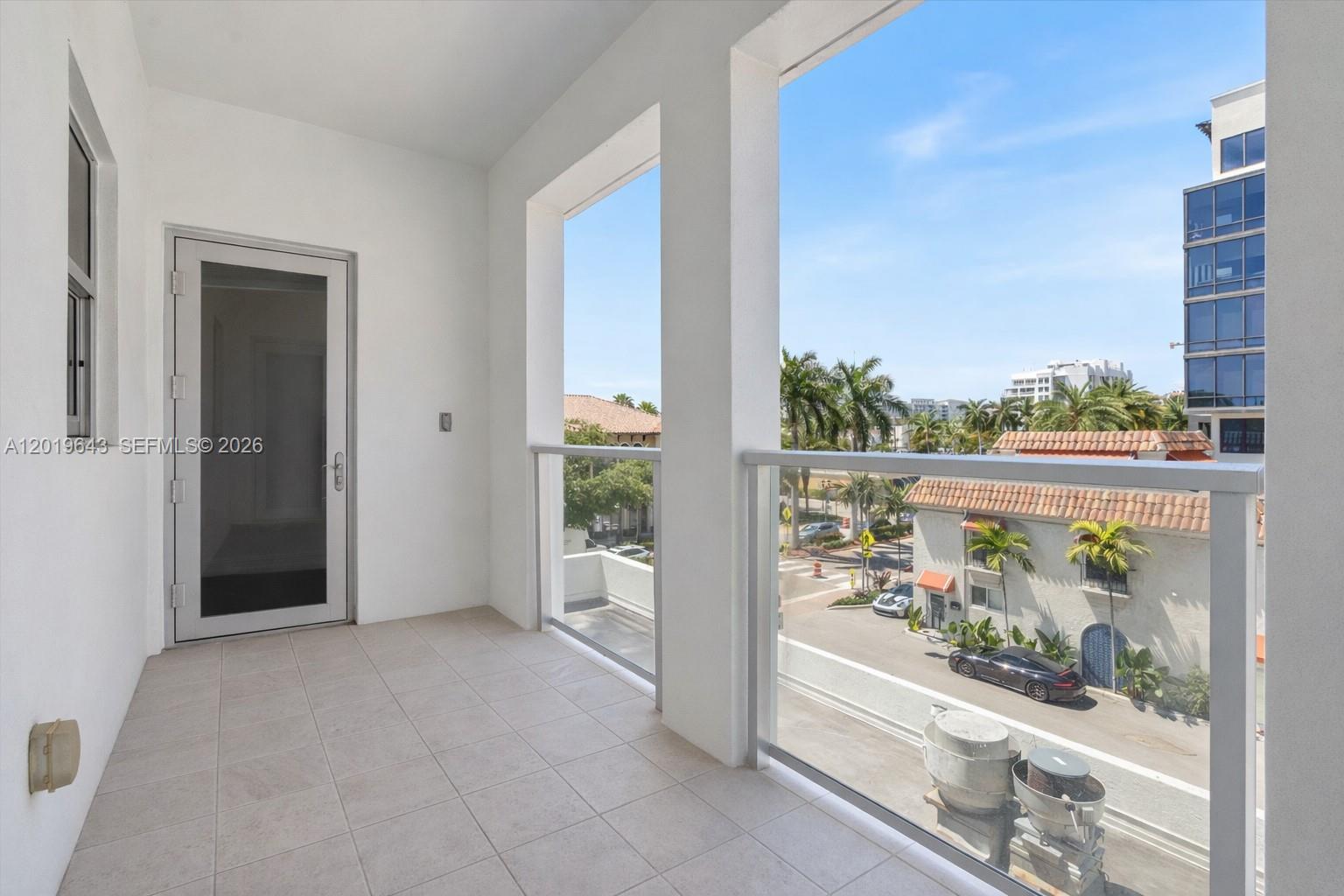 455 East Palmetto Park Road, Unit 3 Boca Raton, FL 33432 - Photo 25 of 31 Shared balcony b/t secondary rooms