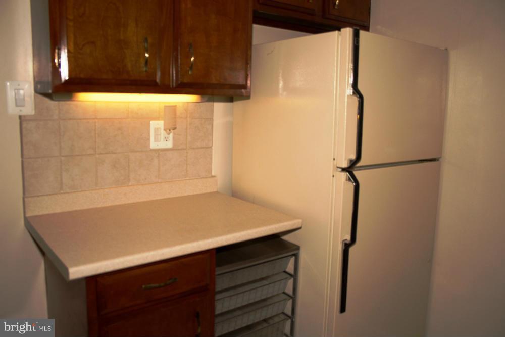 6270 Edsall Road, Unit 304 Alexandria, VA 22312 - Photo 11 of 25 Kitchen