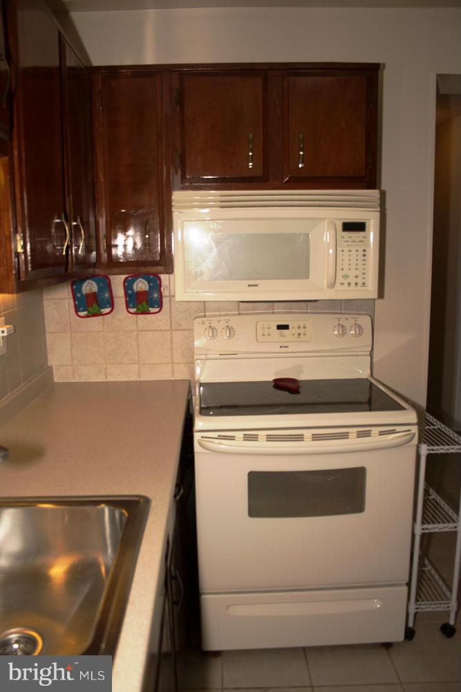 6270 Edsall Road, Unit 304 Alexandria, VA 22312 - Photo 12 of 25 Kitchen