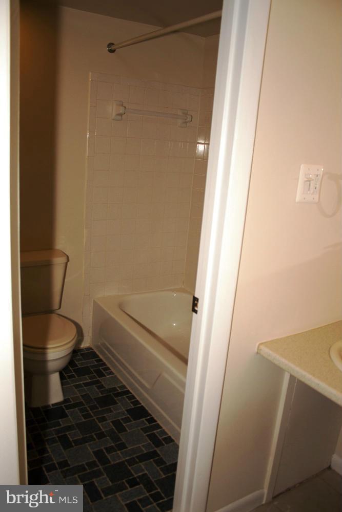 6270 Edsall Road, Unit 304 Alexandria, VA 22312 - Photo 20 of 25 Bath (Master)