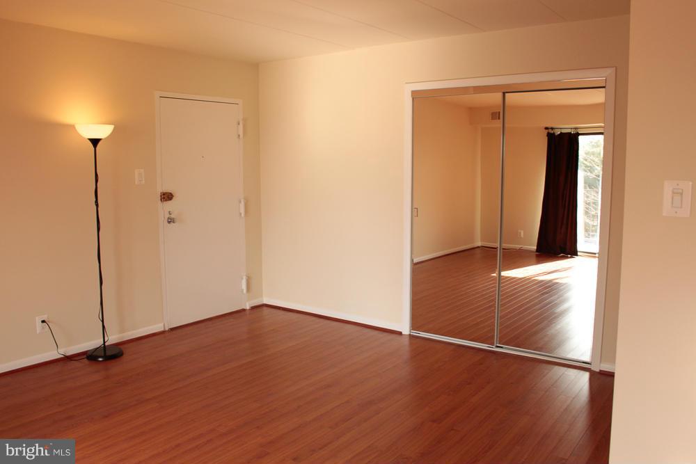 6270 Edsall Road, Unit 304 Alexandria, VA 22312 - Photo 3 of 25 Living Room