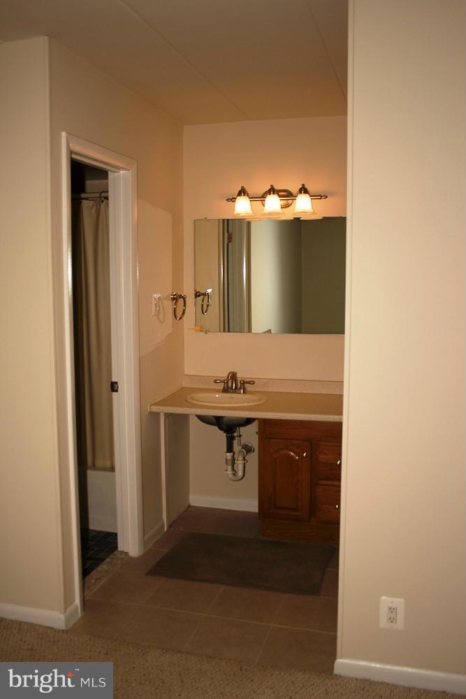 6270 Edsall Road, Unit 304 Alexandria, VA 22312 - Photo 21 of 25 Bath (Master)