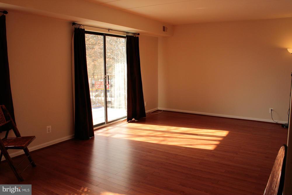 6270 Edsall Road, Unit 304 Alexandria, VA 22312 - Photo 4 of 25 Living Room