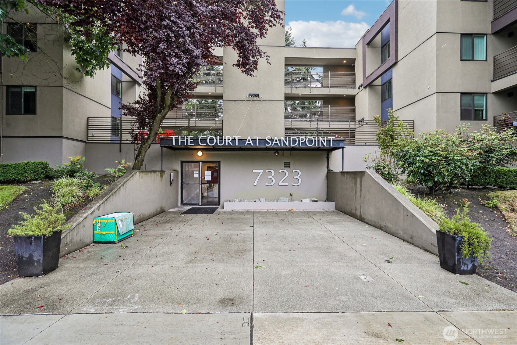 7323 Sand Point Way Northeast, Unit 106 Seattle, WA 98115 - Photo 2 of 33 Gallery Image 2