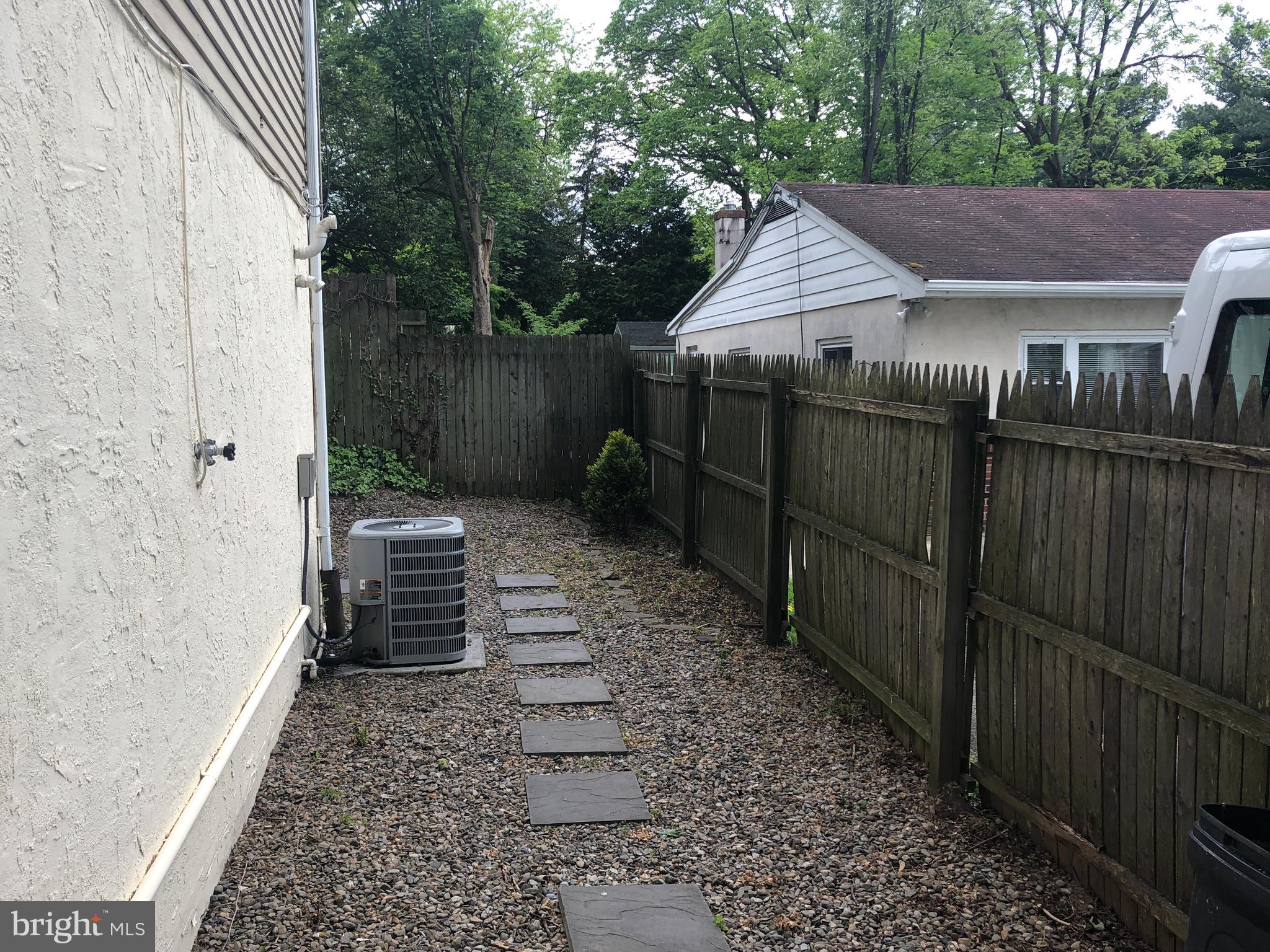 8900 Ridge Avenue Philadelphia, PA 19128 - Photo 15 of 17 Side Yard