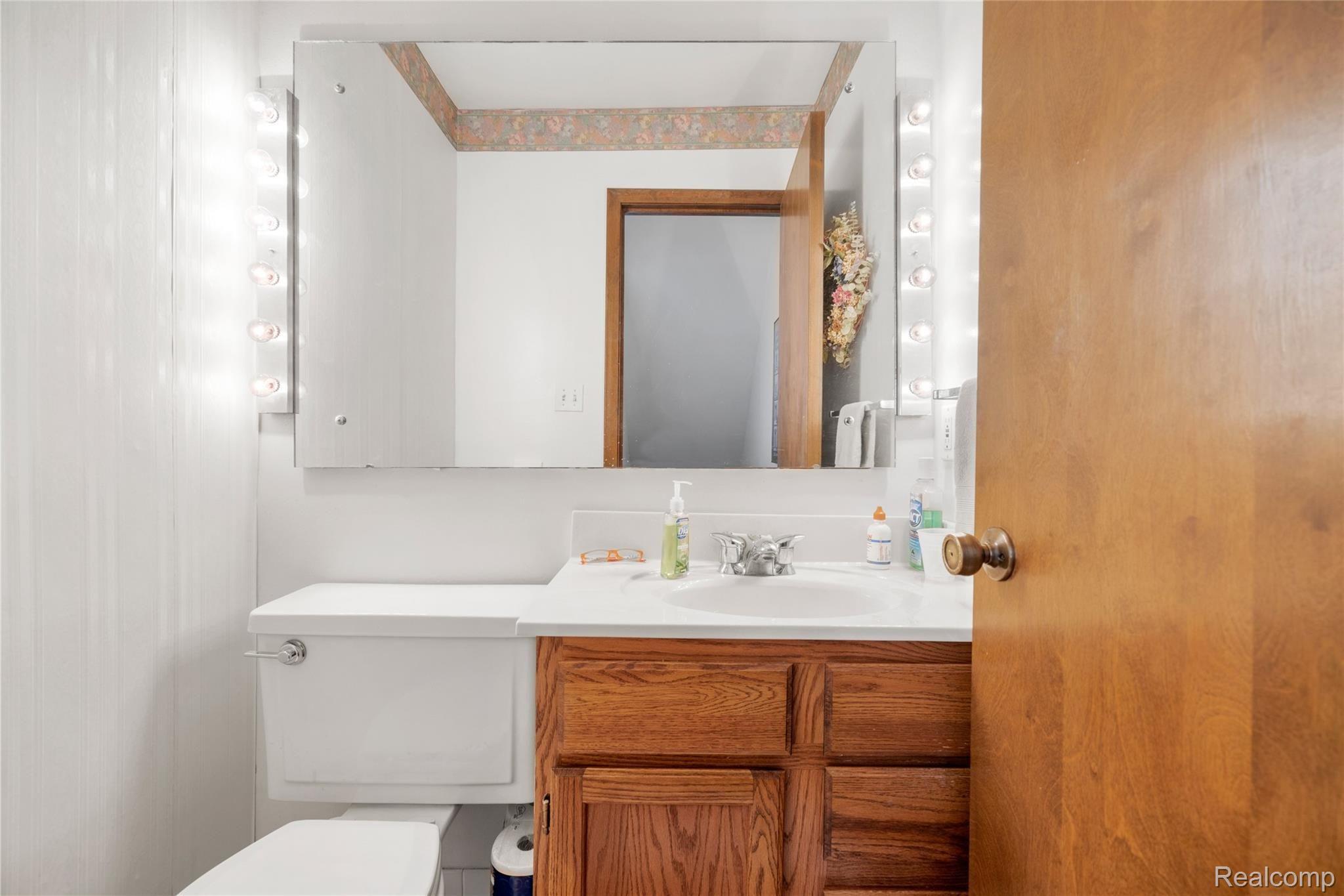 3146 Summers Road, Unit 17 Keego Harbor, MI 48320 - Photo 9 of 22 1/2 Bath on First Floor