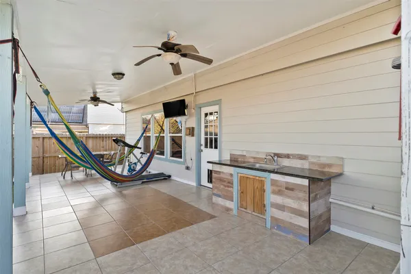 a view of a livingroom with furniture