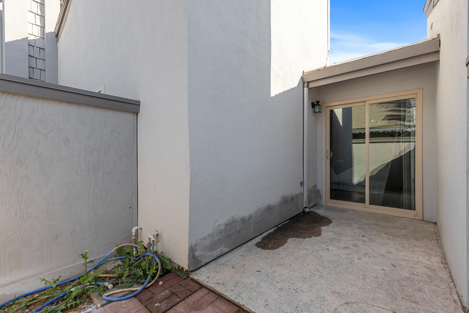 1313 Floyd Avenue, Unit 179 Modesto, CA 95355 - Photo 21 of 28 a backyard of a house