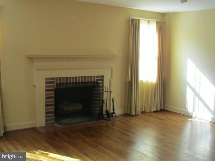 124 Parkview Road Cheltenham, PA 19012 - Photo 2 of 25 Living Room