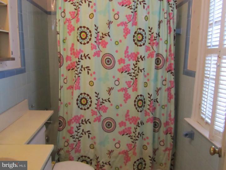 124 Parkview Road Cheltenham, PA 19012 - Photo 18 of 25 Bathroom