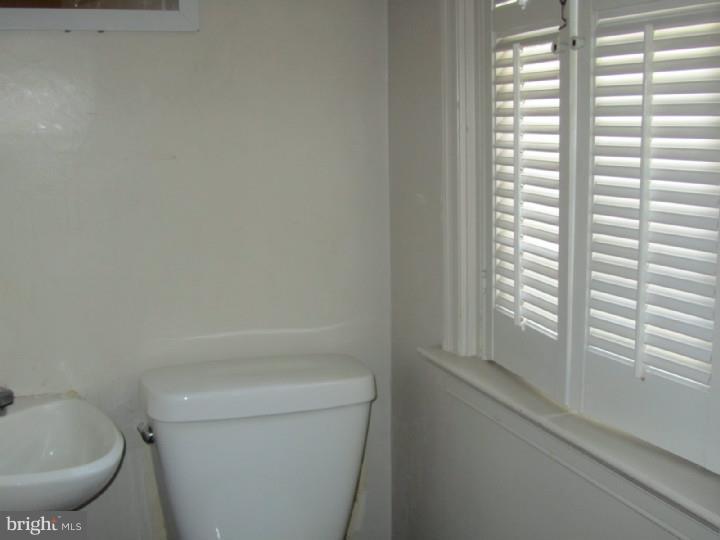 124 Parkview Road Cheltenham, PA 19012 - Photo 9 of 25 Bathroom