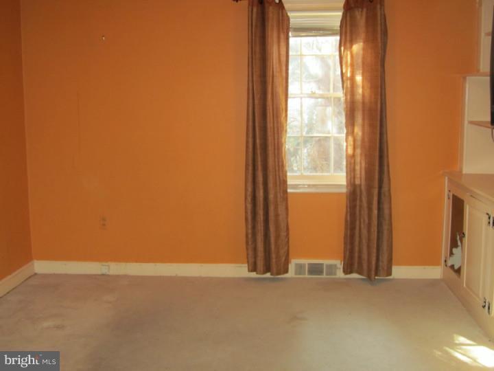 124 Parkview Road Cheltenham, PA 19012 - Photo 10 of 25 Family Room