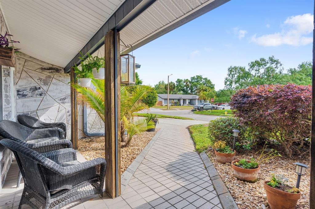 501 Rooks Road Seffner, FL 33584 - Photo 9 of 55