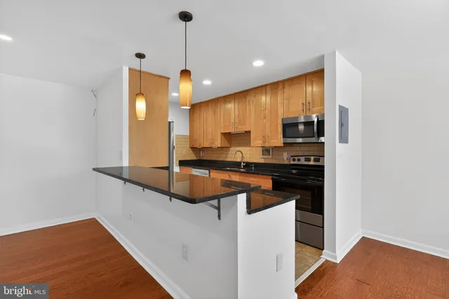 $3,200 | 7505 Democracy Boulevard, Unit A, Bethesda, MD 20817