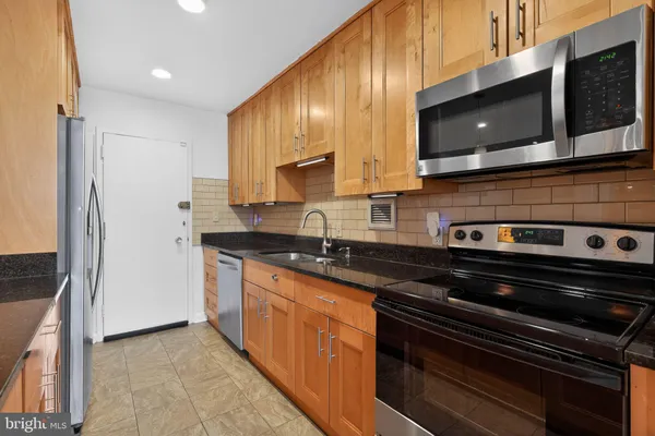 $3,050 | 7505 Democracy Boulevard, Unit 114, Bethesda, MD 20817