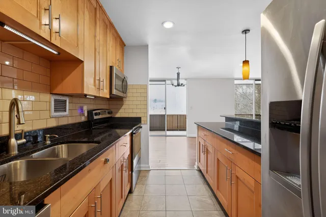 $3,200 | 7505 Democracy Boulevard, Unit A, Bethesda, MD 20817