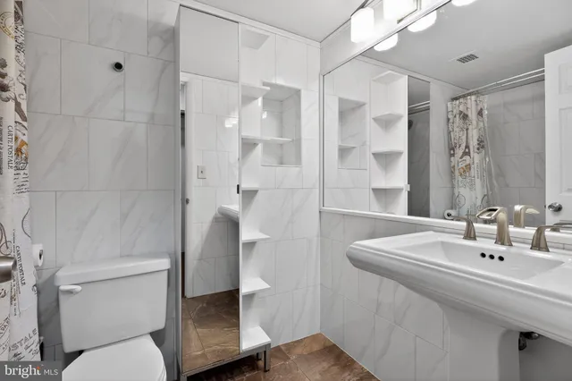 $3,200 | 7505 Democracy Boulevard, Unit A, Bethesda, MD 20817